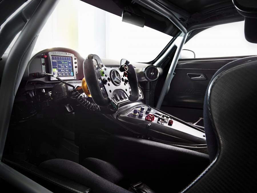  Mercedes-AMG GT3 2015 года  (фото 4 из 17)